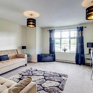  Apartment The Wickets - 2 Bedroom Overlooking Cricket Club United Kingdom